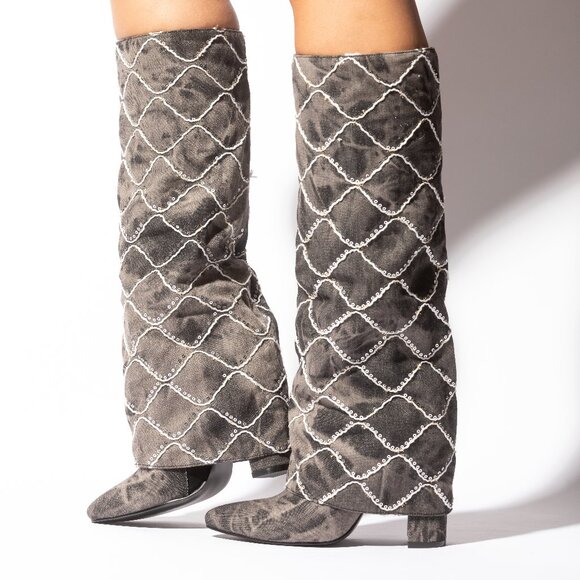 Mata Shoes Shoes - LAST PAIRs | PRICE DROPPED
Brand new  New Black Denim Daze Fold-Over Knee Boots